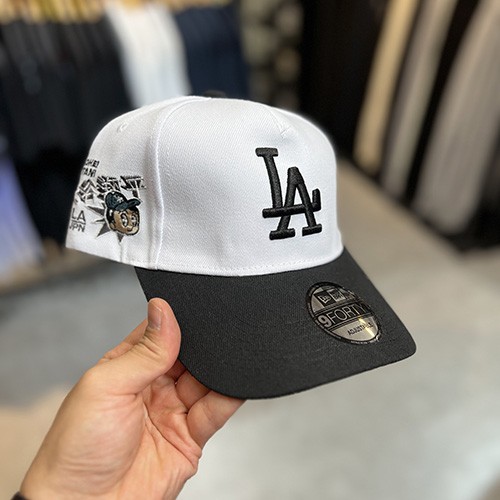 کلاه اسنپ بک نیو ارا (NEWERA LA SNAPBACK) (تنظیم سایز دار) رنگ سفید مشکی